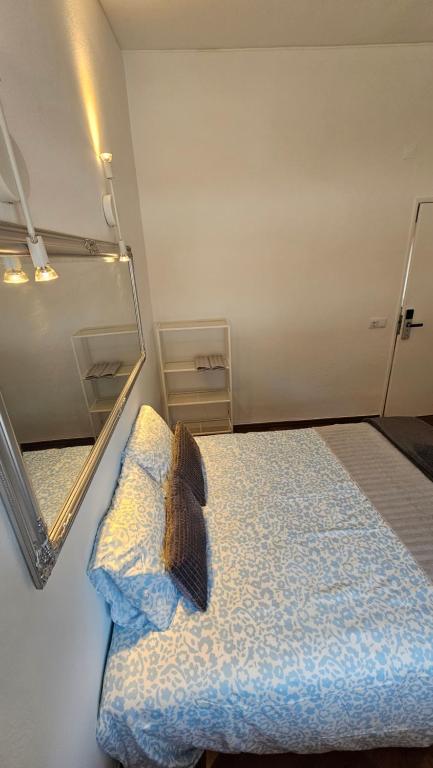 Interior de um quarto da guest house